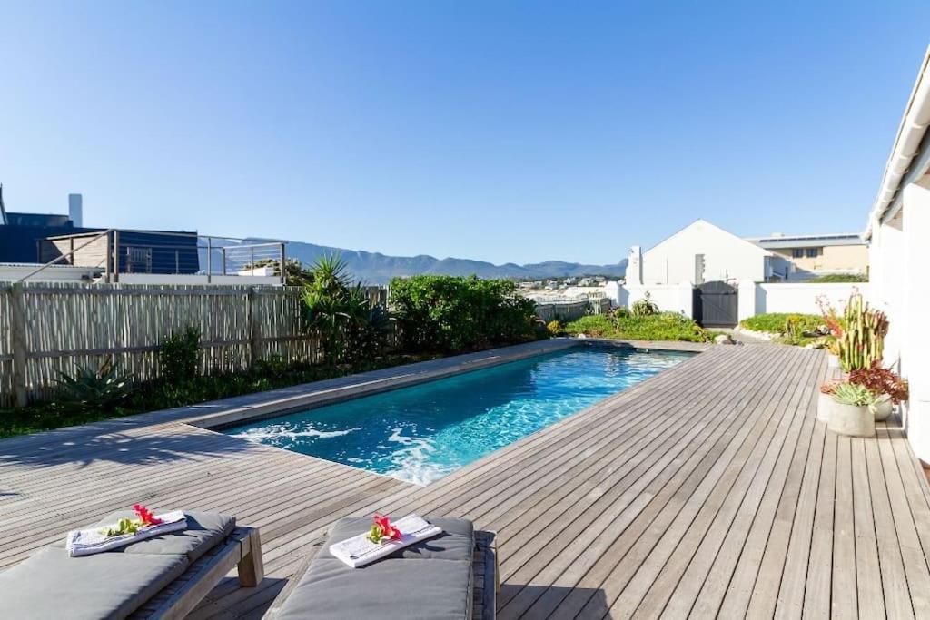 Villa Waves, Kommetjie Bliss *