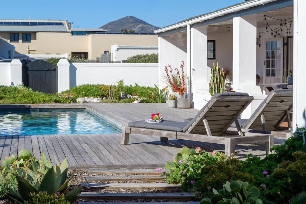 Villa Waves, Kommetjie Bliss *